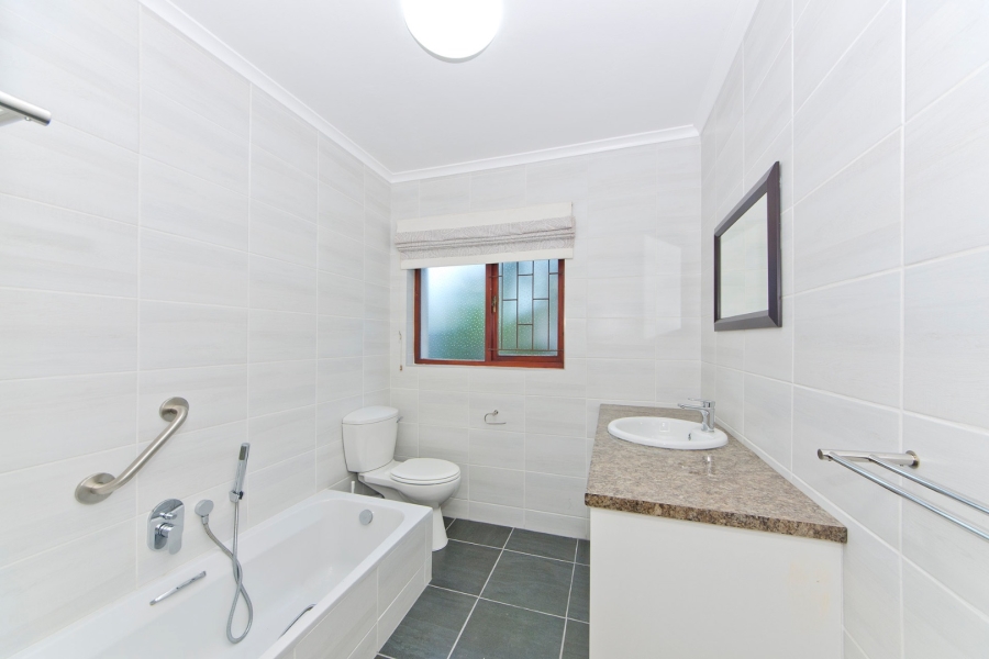 6 Bedroom Property for Sale in Leisure Isle Western Cape